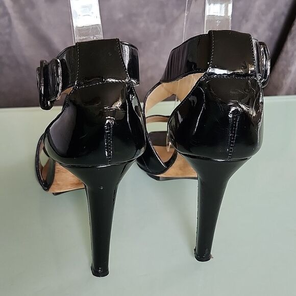 Manolo Blahnik Patent Leather Heels - Picture 4 of 8